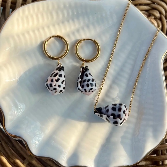 Coco Cone Shell Earring and Necklace Set